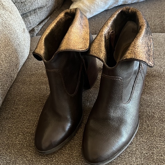 Luca Lane Kat Brown Fold Over
Bootie Size 11 - Picture 8 of 15
